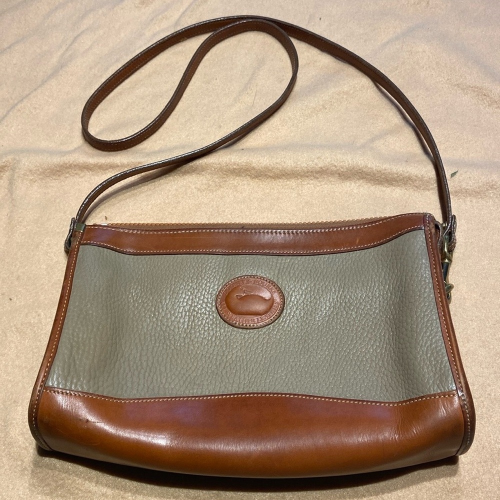 Dooney & Bourke “pretag” R20 Zipper Clutch -taupe